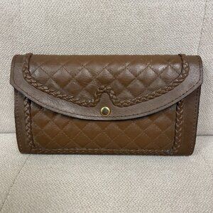Woman’s Leather wallet w/quilted & braided pattern brown  Snap closure Vintage